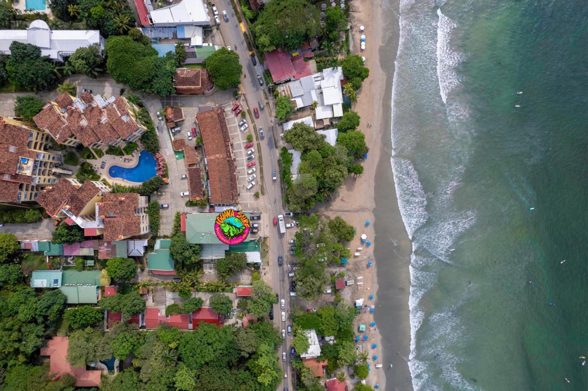 Iguana Surf Camp Hotell Tamarindo Exteriör bild